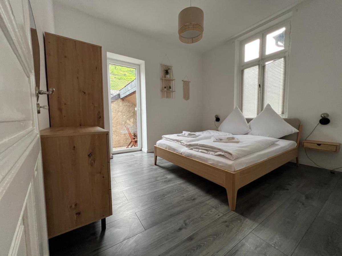 Ferienwohnung Direkter Moselblick I Altbau I 4 Personen I Terrasse Sankt Aldegund Exterior foto